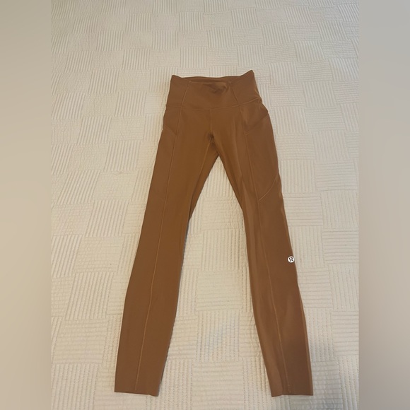 Lululemon Fast and Free high rise 25” leggings Sz 2 - Picture 2 of 3